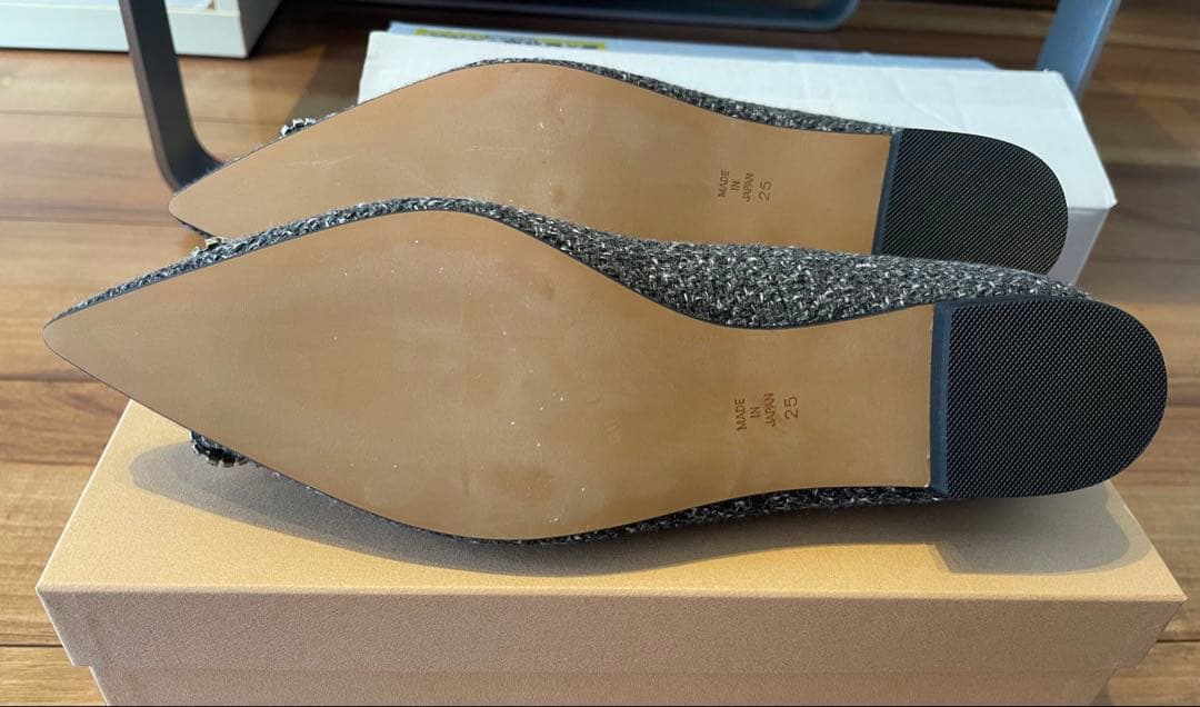 OHGA ビジュー付きフラットシューズ グレー