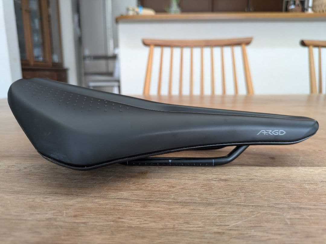 fi’zi:k フィジーク Tempo Argo R3サドル 150mm