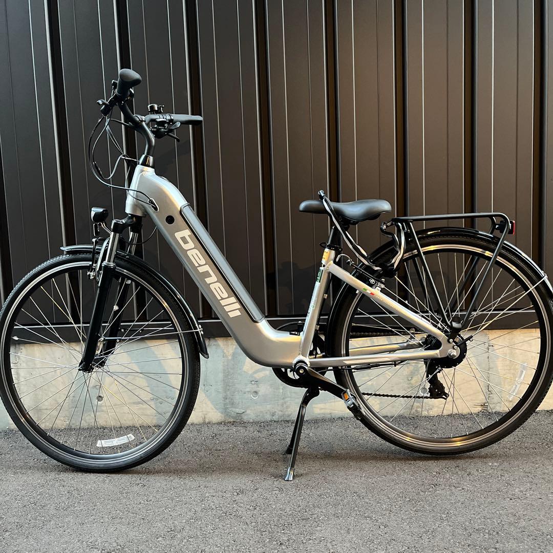 極美品　benelli 電動アシスト自転車 シルバー