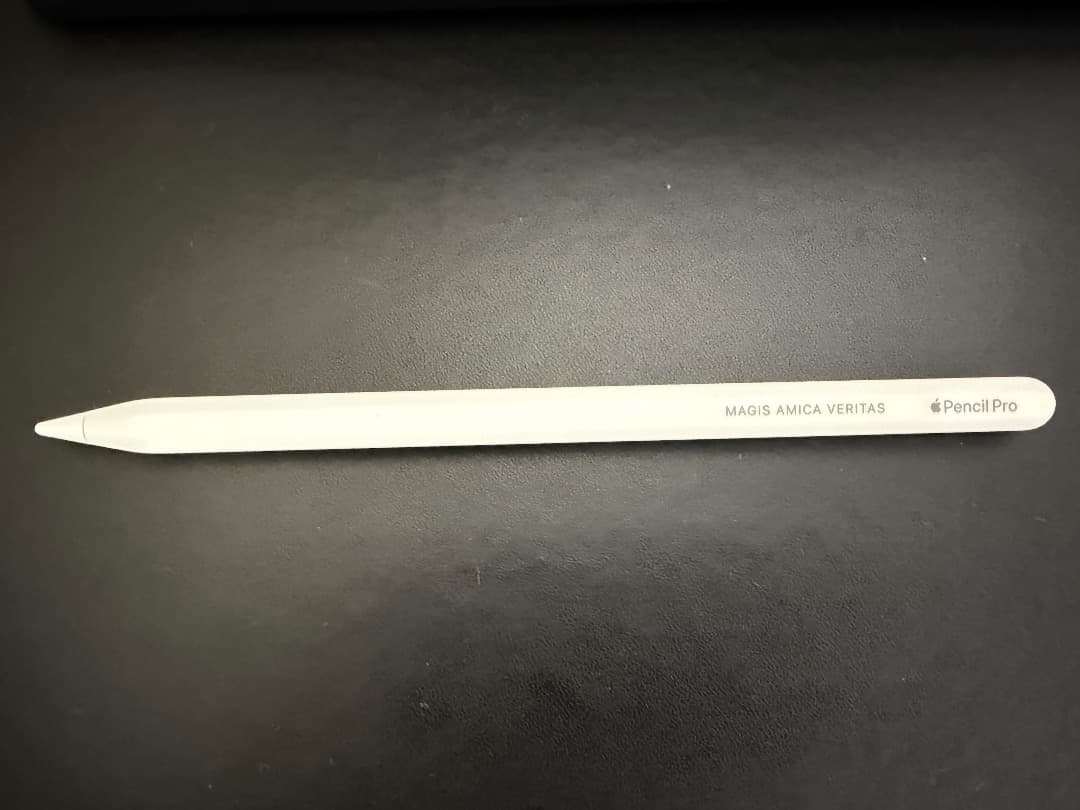 Apple Pencil Pro【美品・ほぼ未使用・ラテン語刻印】