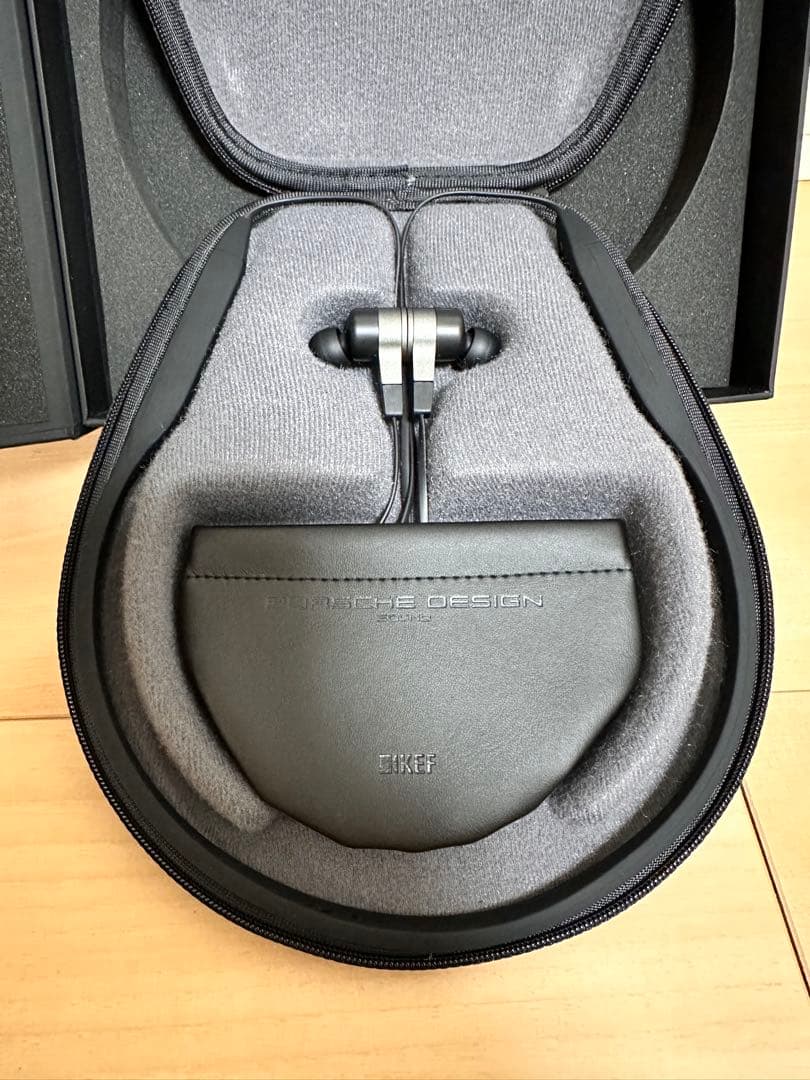 イヤホン KEF Motion One Porsche Design SP3902GA