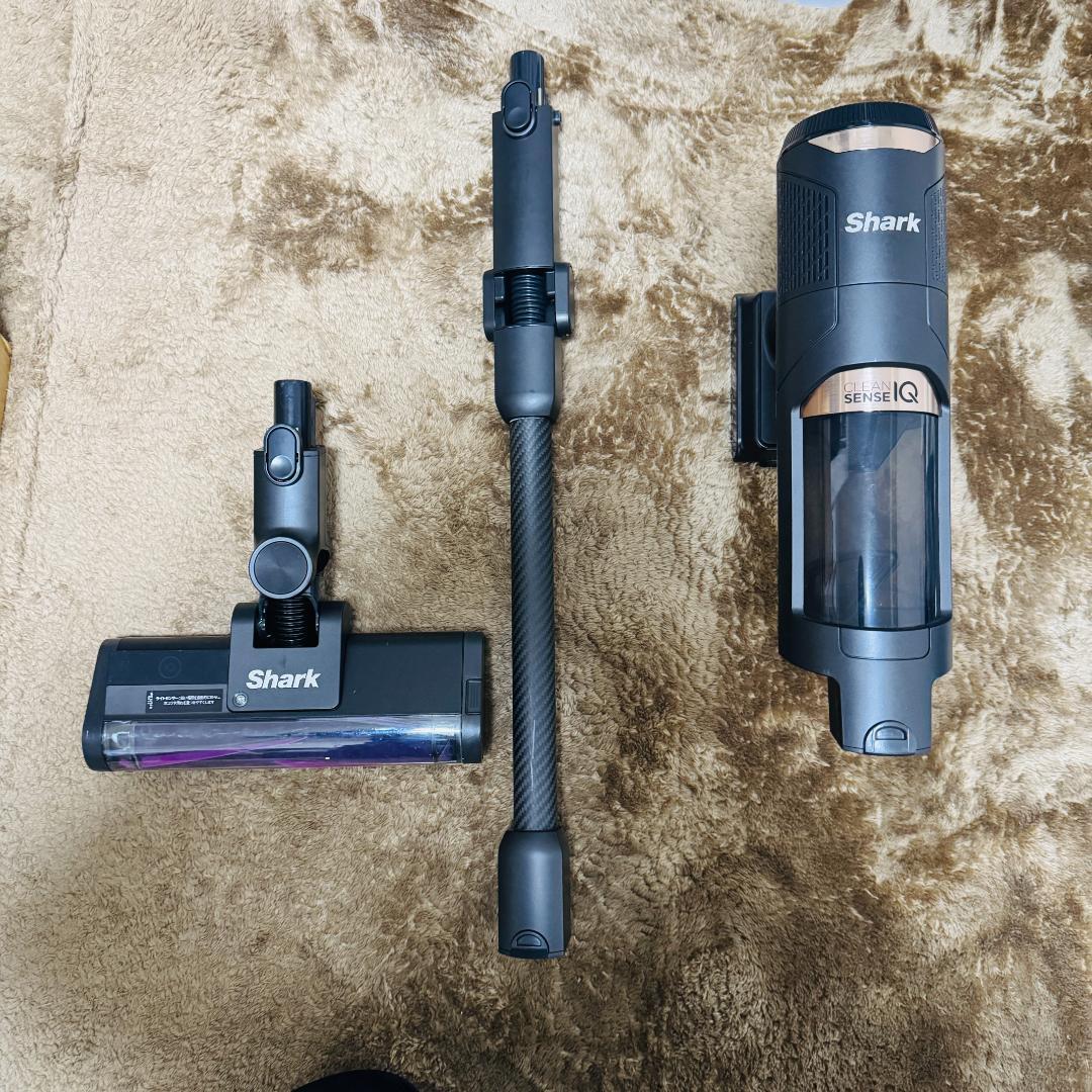shark シャーク　Clean Sense iQ+ IW3241JBK