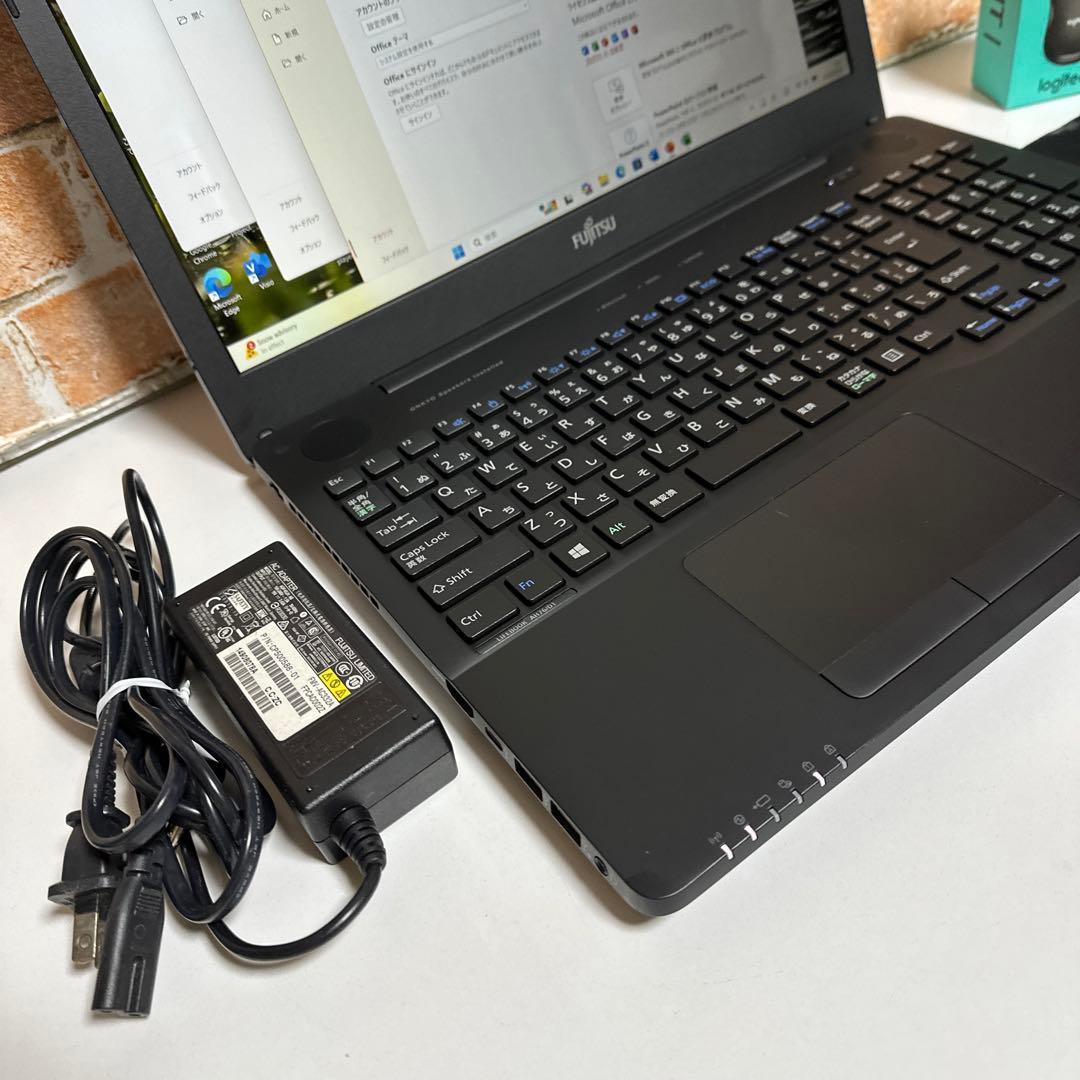 美品富士通 ノートPC RYZEN7 SSD256GBメモリ8GB Win11